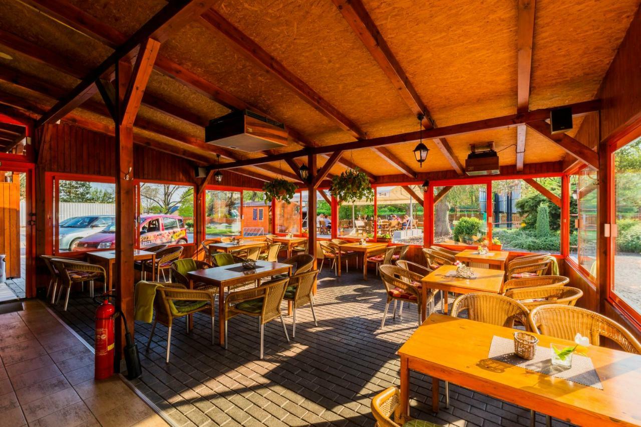 Penzion Piranha Mělník Exterior foto